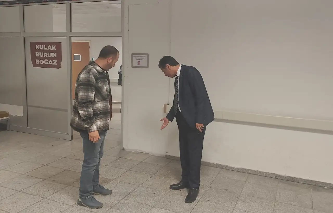 Ağrı'da hastane tuvaletine atılan çocuk bezleri boruları patlatıyor