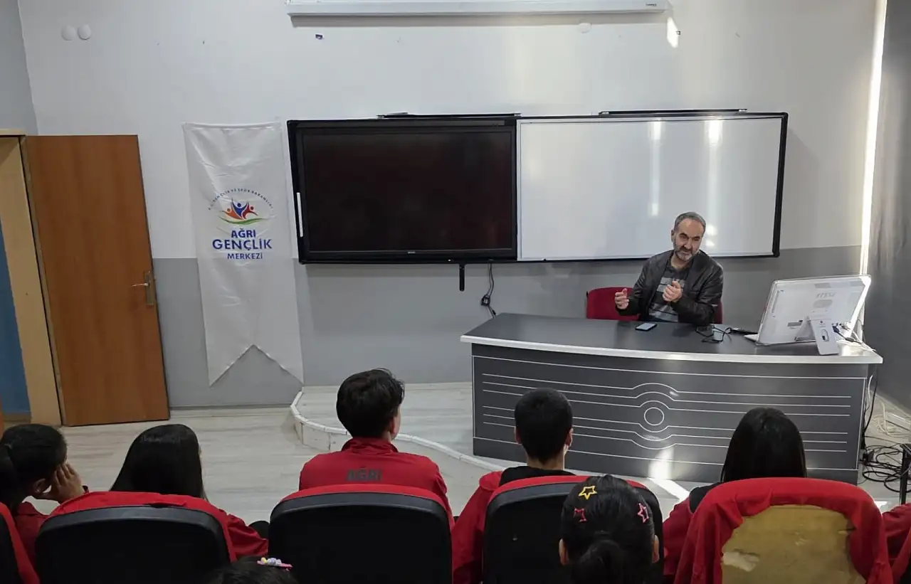 Ağrı'da gençler Peygamber Efendimizin hayatını öğrendi