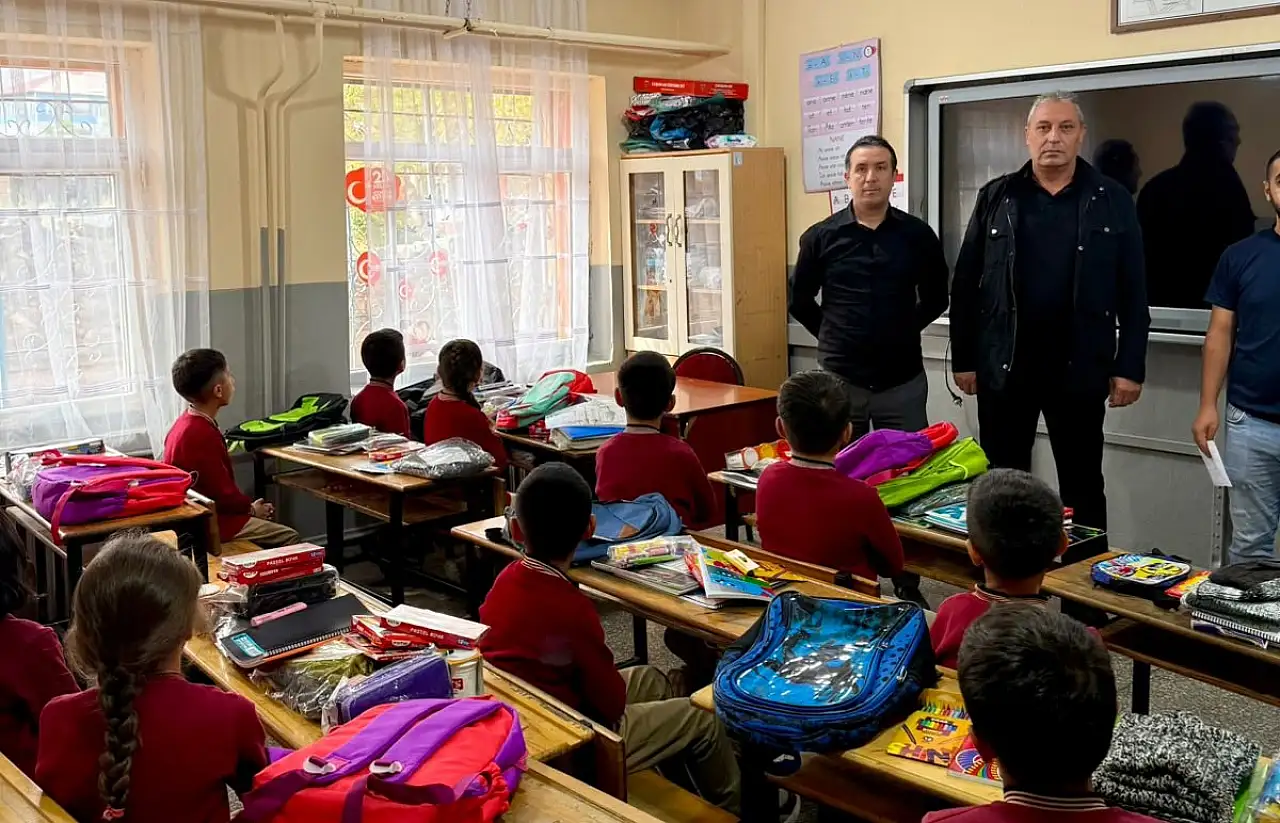 Atatürkçü Düşünce Derneği'nden Doğubayazıt'ta öğrencilere destek