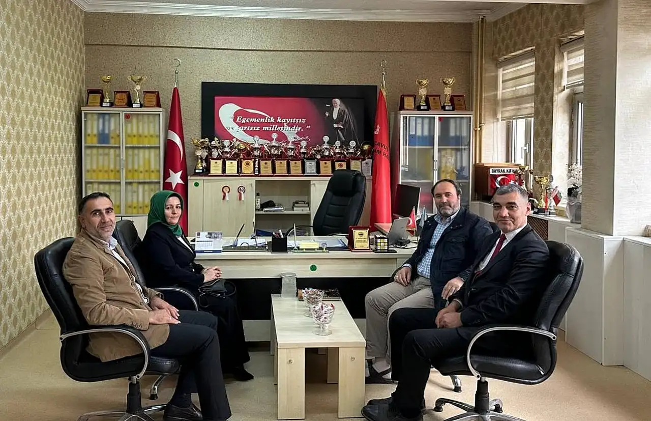 Ağrı'da 25 kız öğrenci hem okuluna devam ediyor hem hafızlık yapıyor