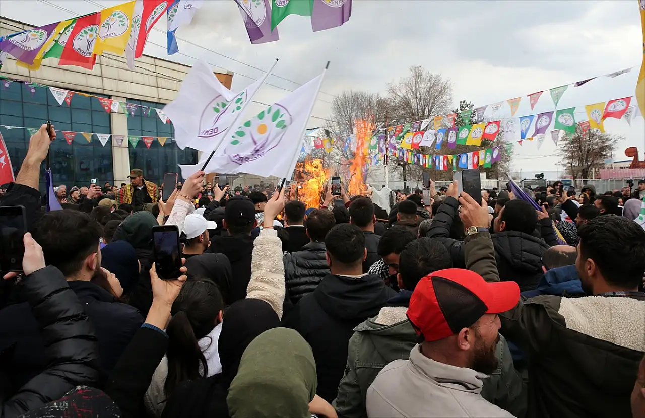 DEM Parti Eş Genel Başkanı Bakırhan, Bitlis'te nevruz kutlamasına katıldı
