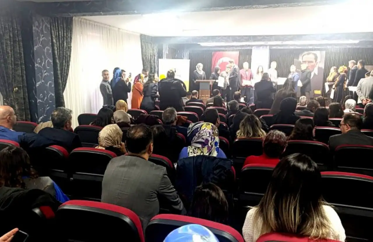 CHP'de 'Etkili İletişimde Türkçe'nin Matematiği' Söyleşisi