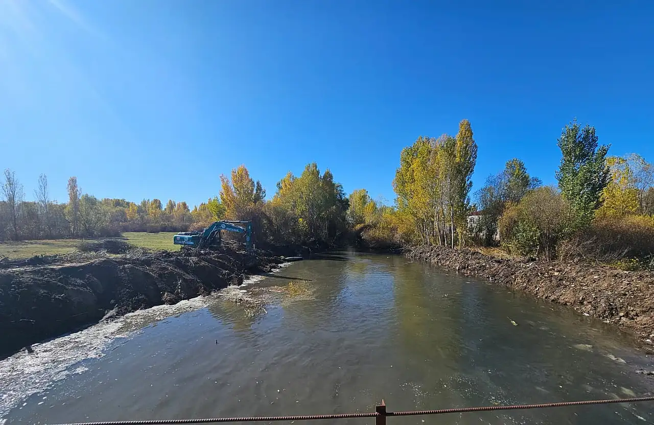 Patnos'ta Badişan Deresi'nde taşkın riskine karşı önlemler alınıyor