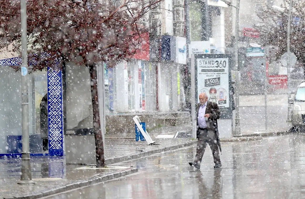 Mevsim şaşırdı, Erzurum karla uyandı