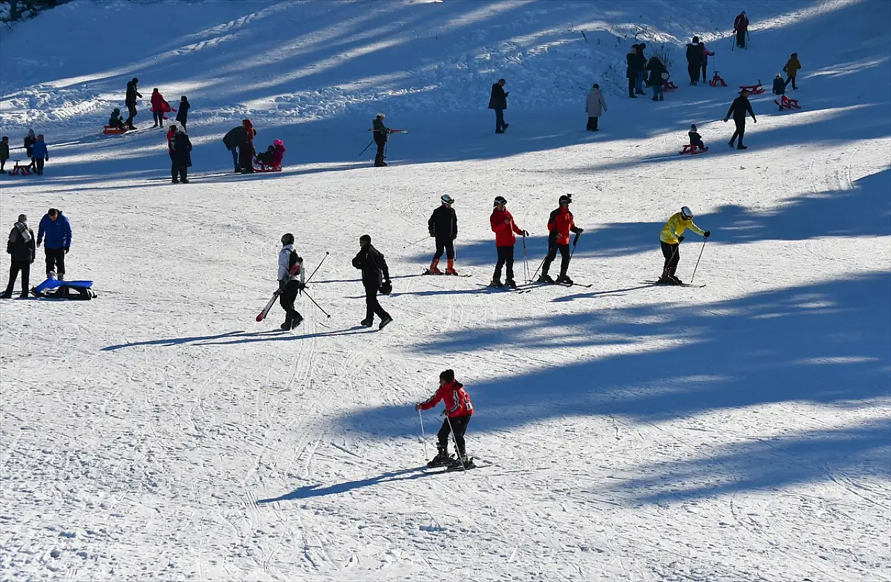 Kristal karıyla ünlü Sarıkamış'ta hafta sonu hareketliliği