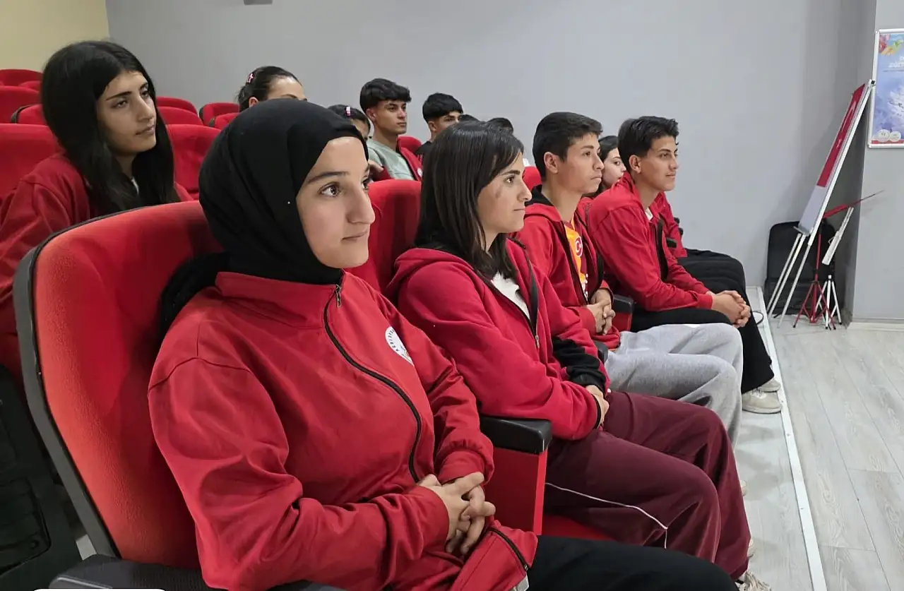 Ağrı'da gençler Peygamber Efendimizin hayatını öğrendi