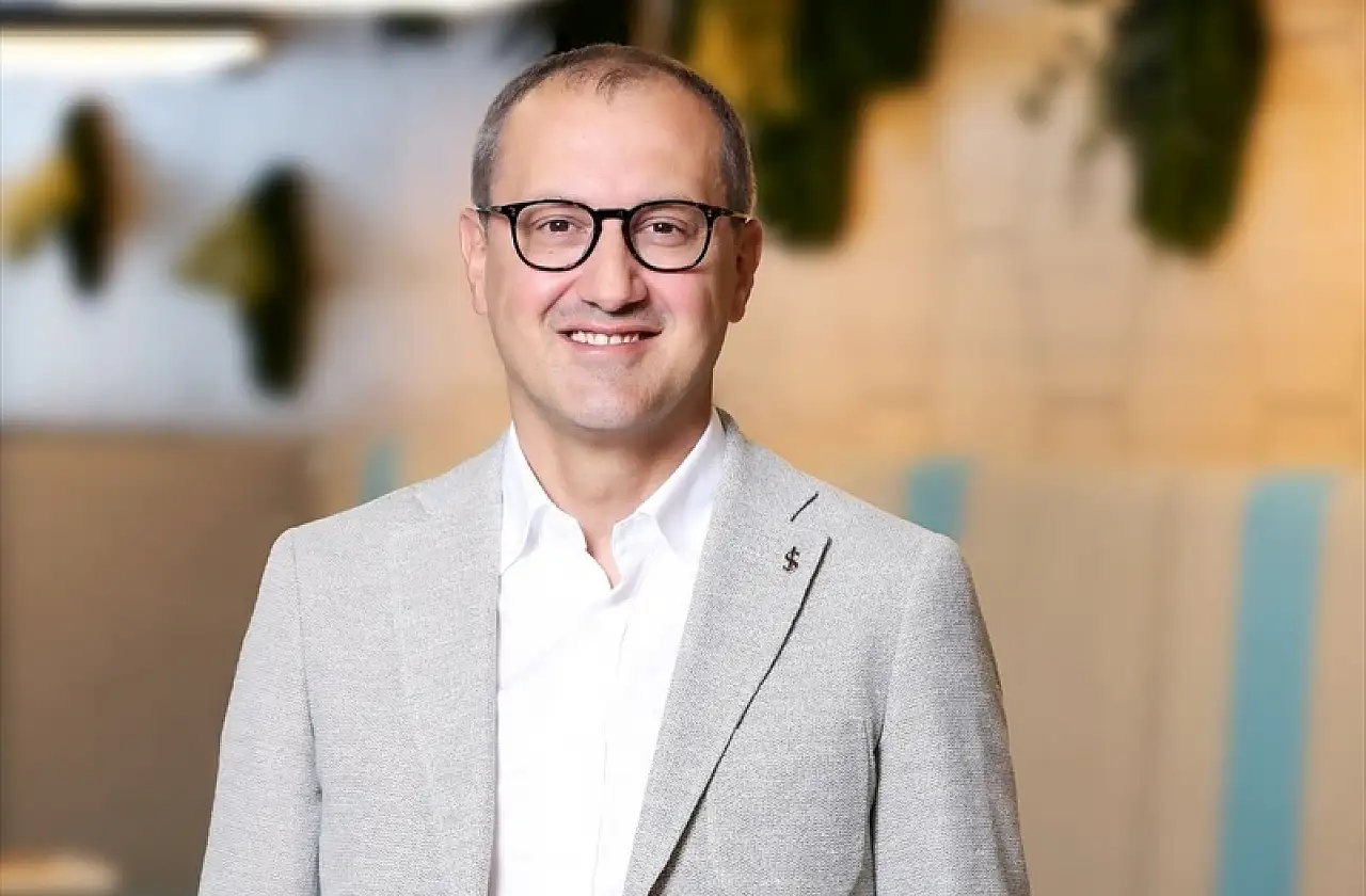 Kart ve cüzdan taşımaya yeni alternatif: İş Bankası MaxSticker'ı kullanıma sundu
