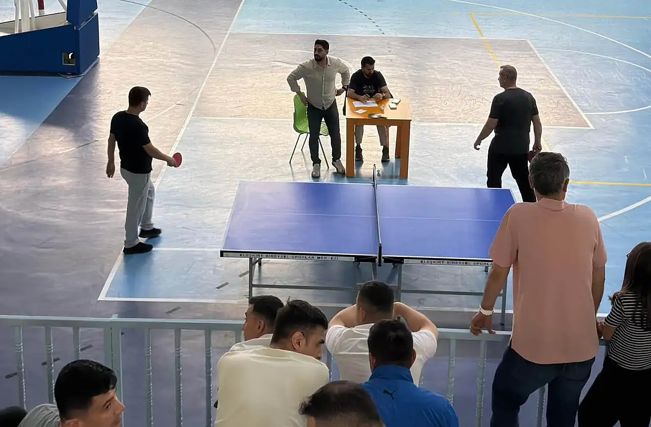 Eleşkirt'te yaz şenliklerinde satranç ve masa tenisi heyecanı