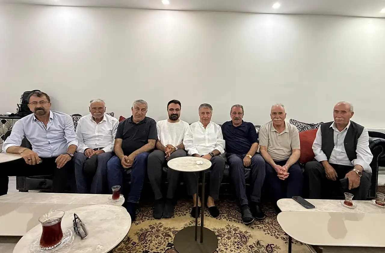 Ağrı'da 8 yıl süren husumet sonrası kucaklaştılar! İki aile sonunda barıştı