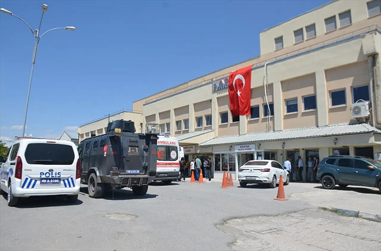Muş'ta piknik faciaya dönüştü: traktör römorku devrildi, 1 ölü, 23 yaralı