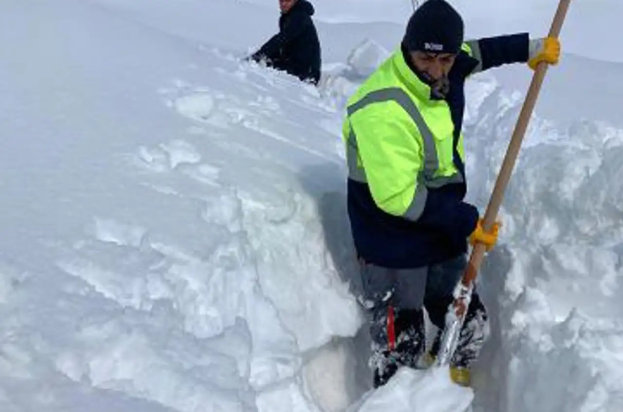 Çatak TOKİ Yolu'nda Çığ Riskine Karşı Alternatif Patika Yol Açıldı