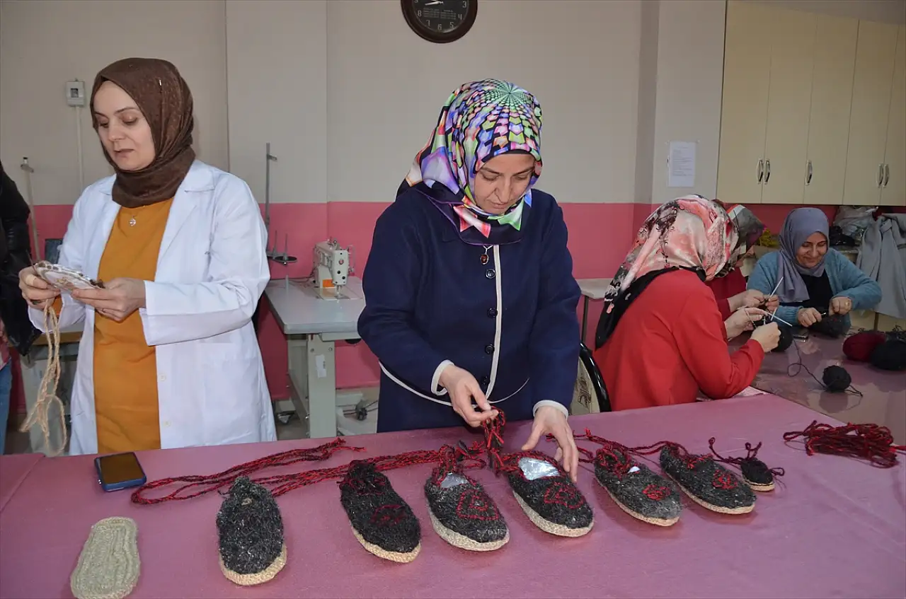 Muş'ta asırlık harik sanatı kadınların emeğiyle yaşatılıyor