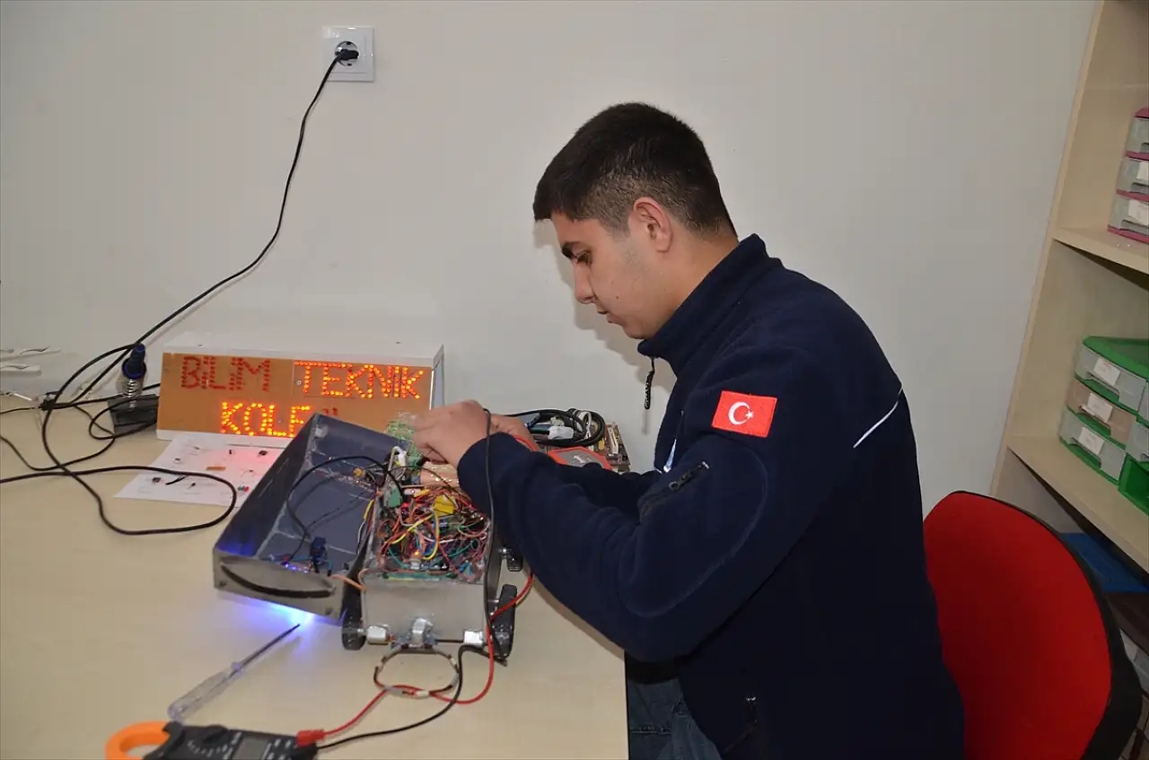 Muşlu öğrenci 'Akıncı Zırhlı Mayın Tespit Aracı' tasarladı