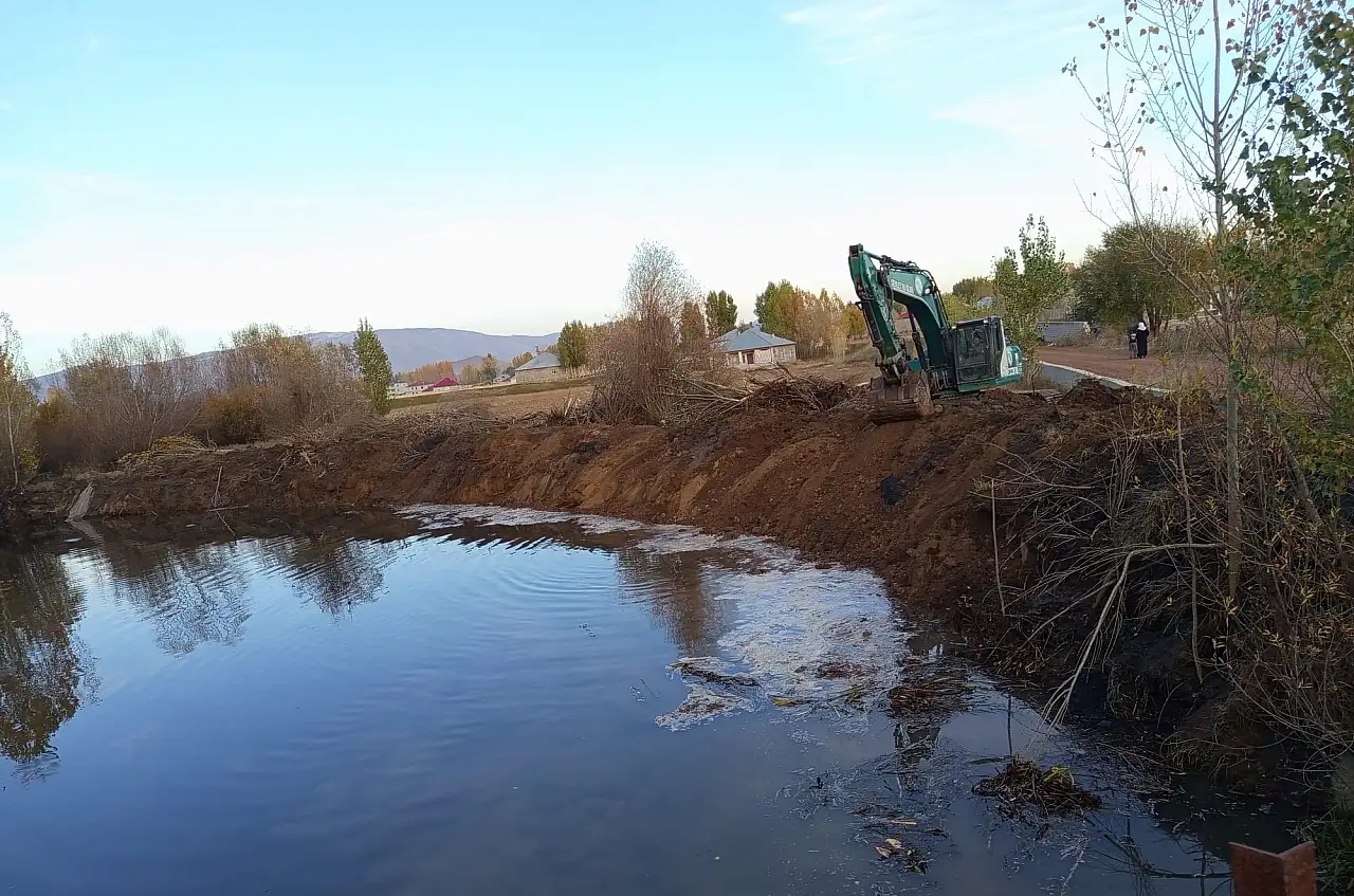 Patnos'ta Badişan Deresi'nde taşkın riskine karşı önlemler alınıyor