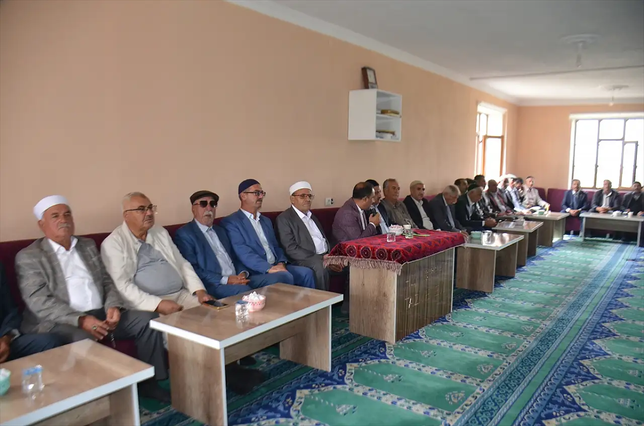 15 yıllık husumet camide son buldu: İki aile kucaklaşarak barıştı