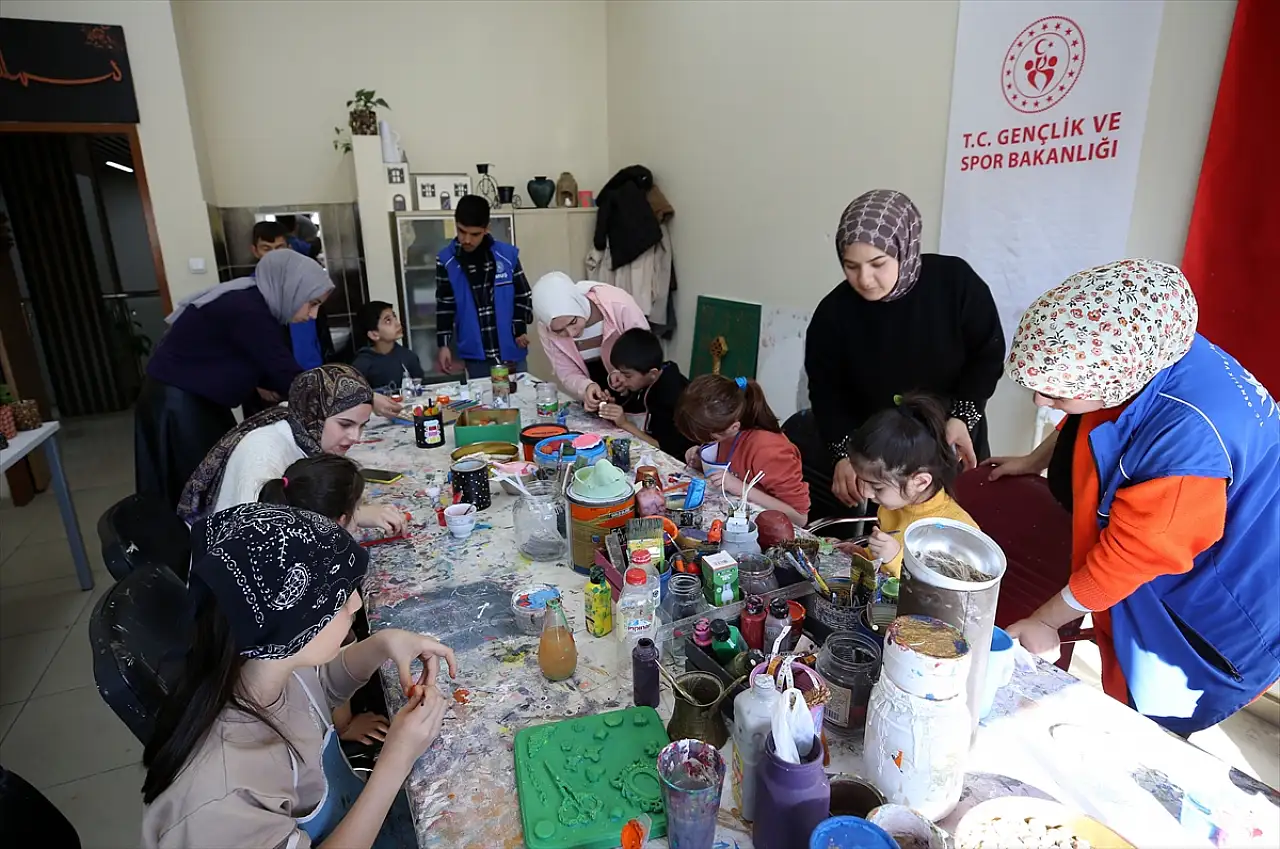 Muş'ta yarıyıl tatili gençlik merkezlerinde hem eğlenceli hem verimli geçiyor