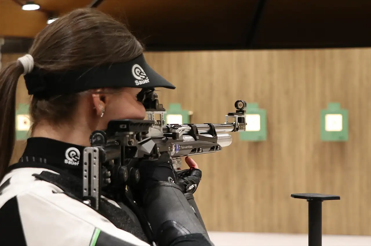 Atıcılıkta Avrupa üçüncüsü olan Erzurumlu Rana'nın hedefi Dünya Şampiyonası