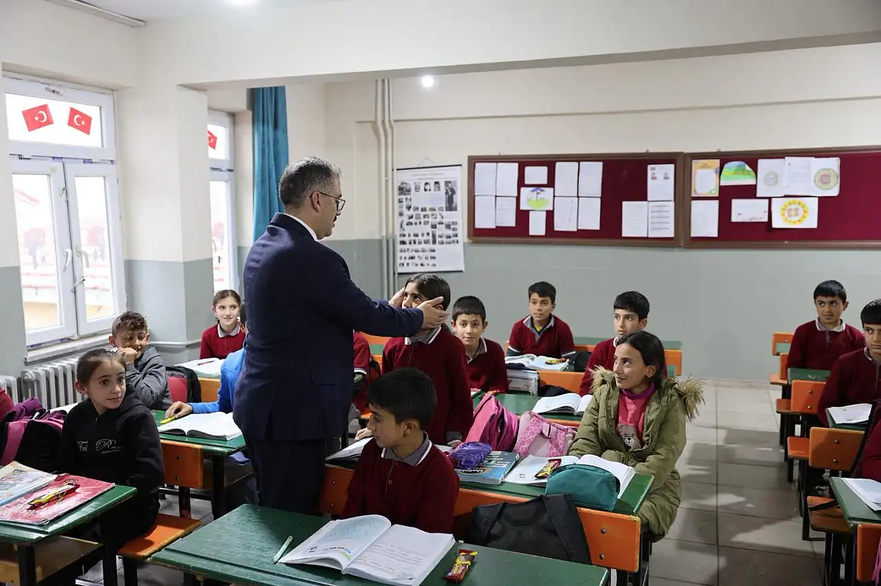 Vali Turan'dan Alibeyköy Ortaokuluna Ziyaret