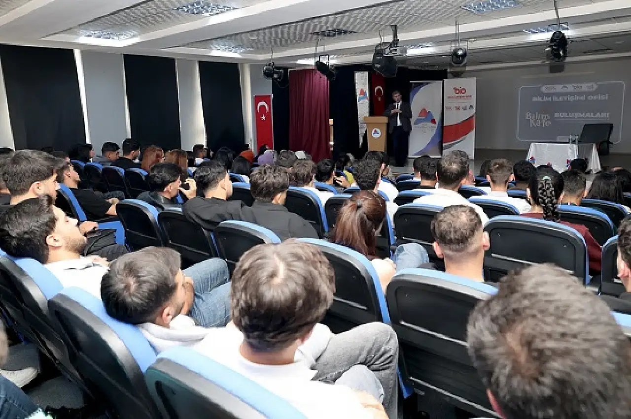 AİÇÜ Rektörü Gülçin'den yapay zekâ uyarısı: İnsan mı yönetecek, teknoloji mi?