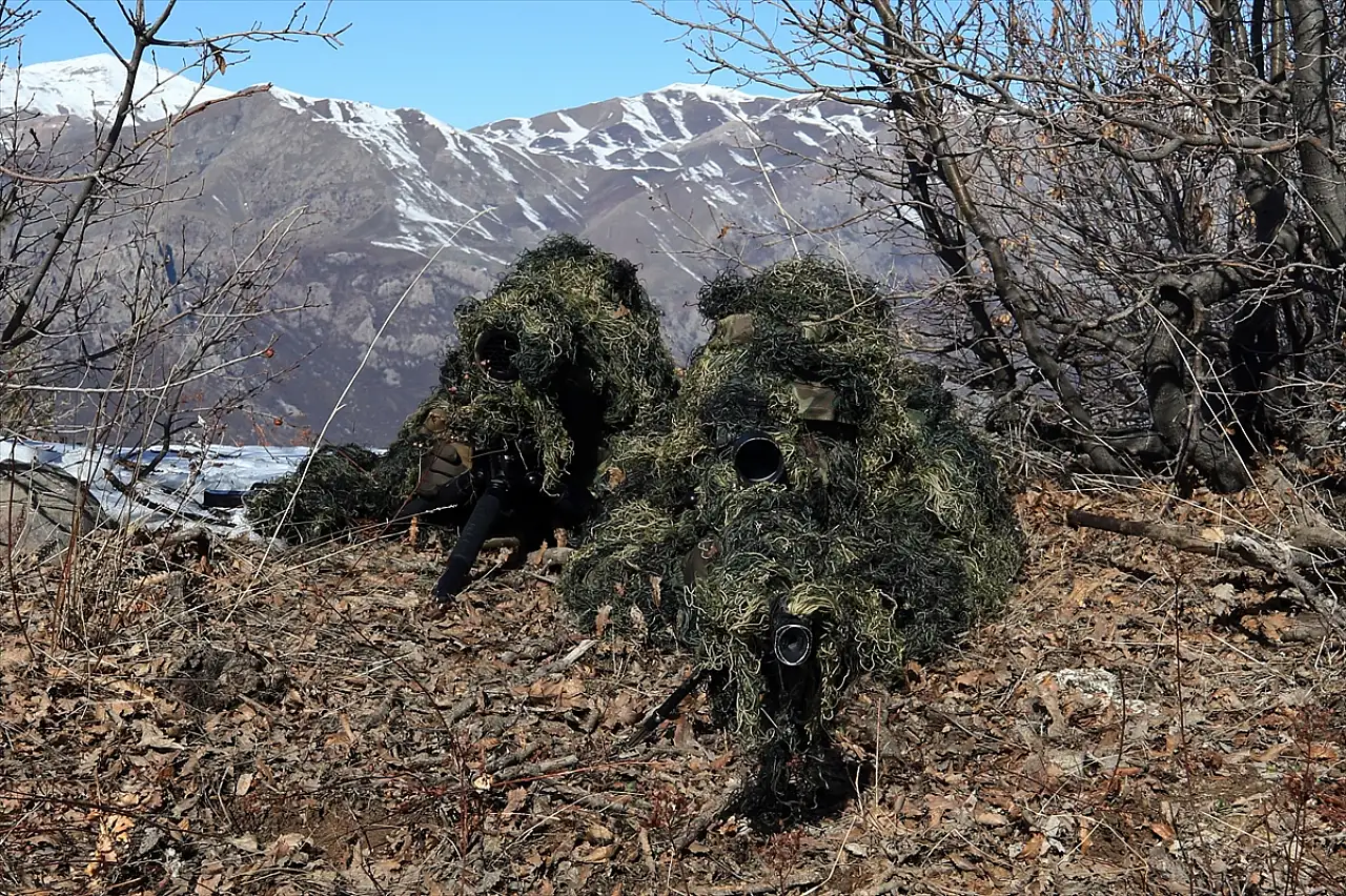 Bitlis'te JÖH Timleri, zorlu kış şartlarında operasyonlarını sürdürüyor