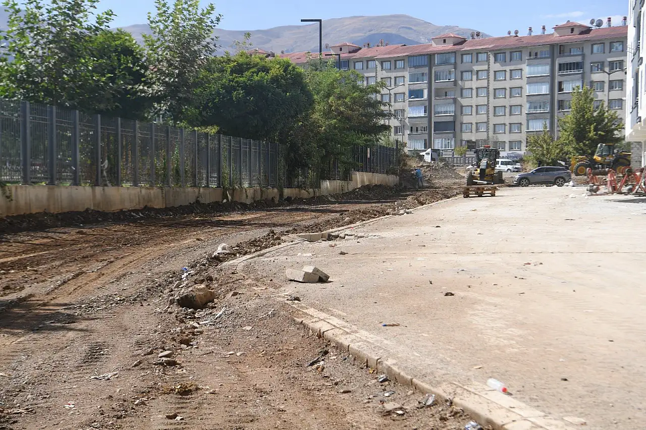 Muş Belediyesi'nden Zafer Mahallesi'nde Yeni İmar Yolu Çalışması