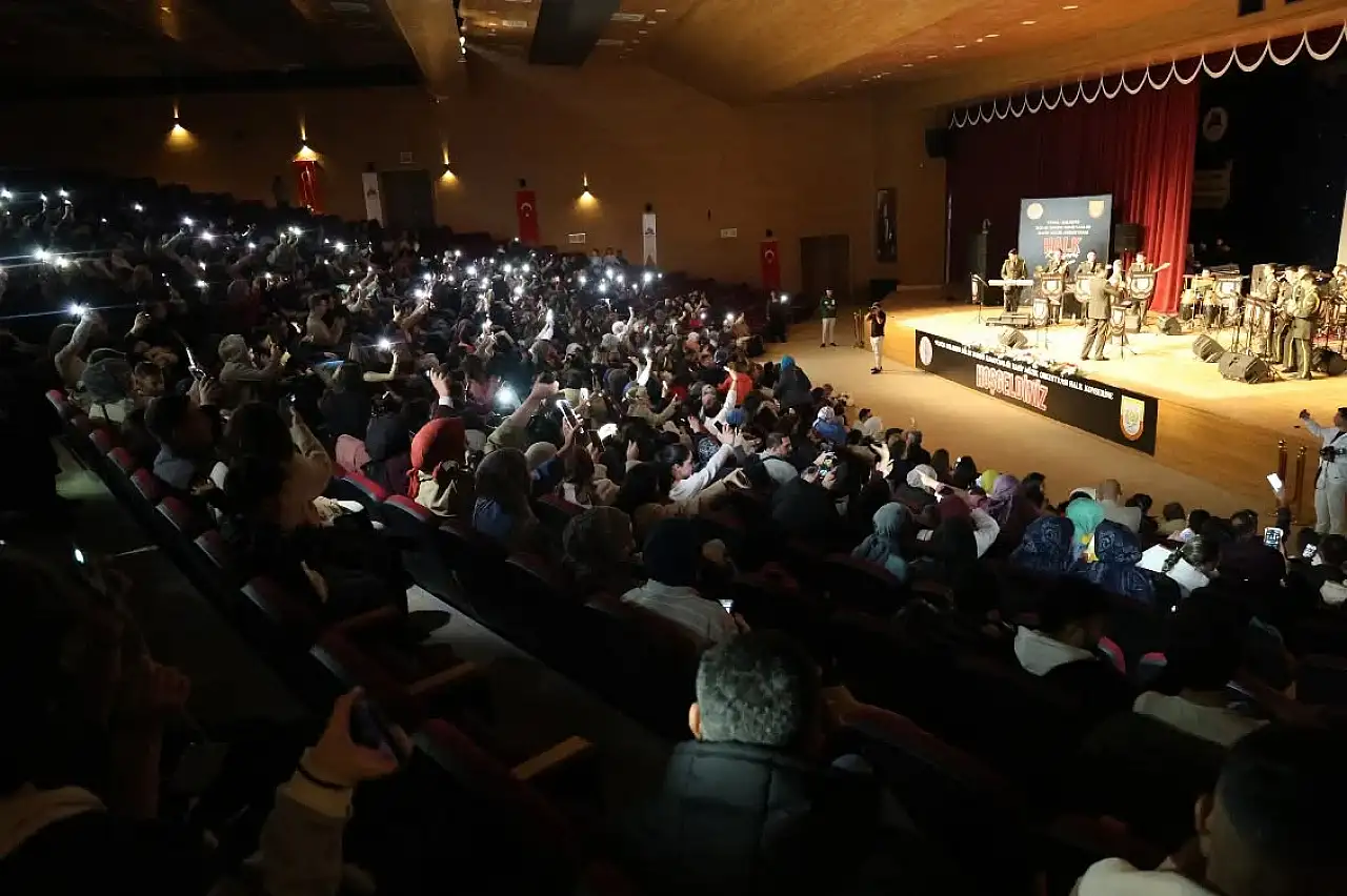 90'lı yılların ezgileri Ağrı'da yankılandı