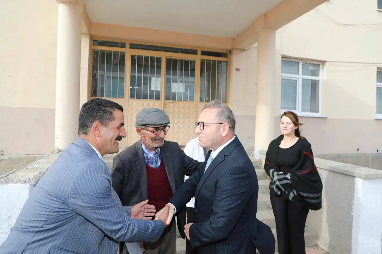 Vali Ziya Polat, Esenyazı Köyü Okullarını Ziyaret Etti