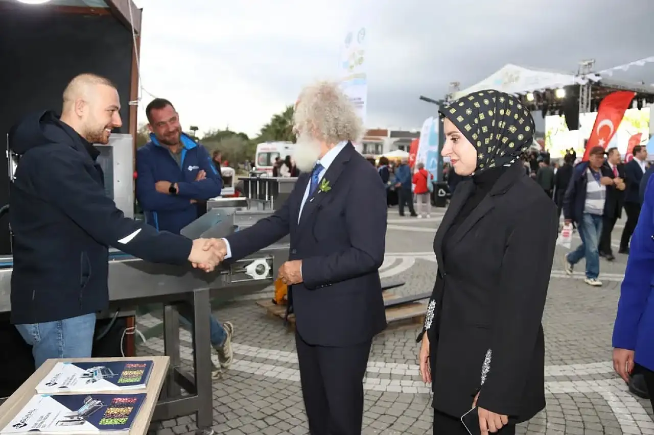 Van Edremit Belediyesi Heyeti, Balıkesir Edremit'te Zeytinyağı Tadım Festivali'ni Ziyaret Etti