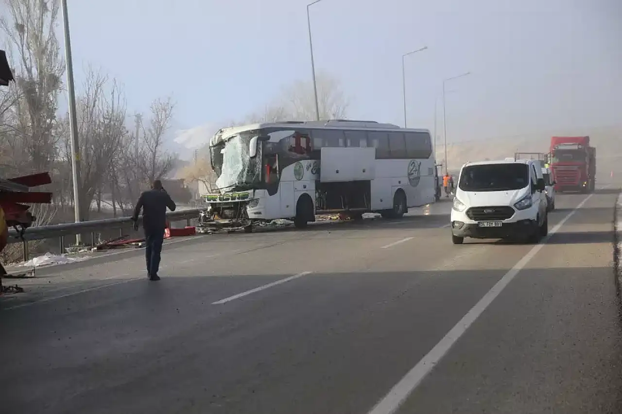 Son Dakika: Erzurum'da feci kaza: Çok sayıda yaralı var