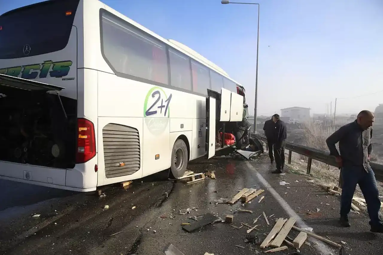 Son Dakika: Erzurum'da feci kaza: Çok sayıda yaralı var