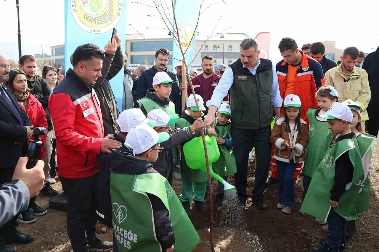 2025 Aile Yılı'nda çiftlikte fidan dikimiyle Aile Hatıra Ormanı kuruldu