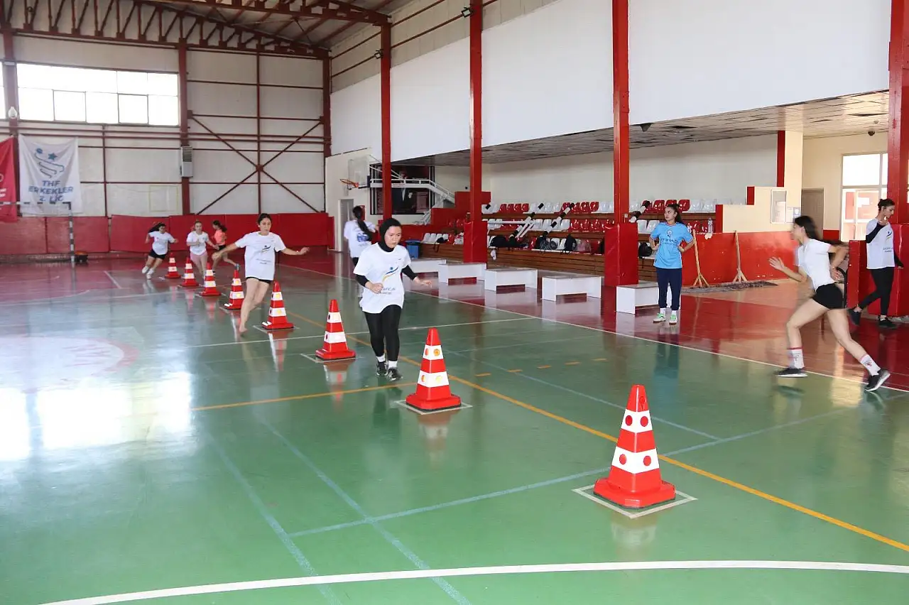 Edremit'te BESYO kurslarında 95 öğrenci hedeflerine ulaştı