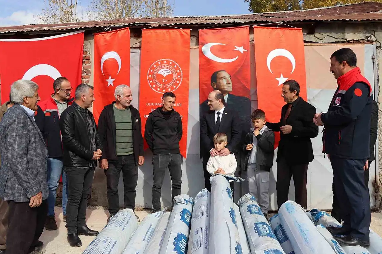 Oltu'da 18 Çiftçinin Sera Örtüleri Yüzde 50 Hibe ile Yenilendi