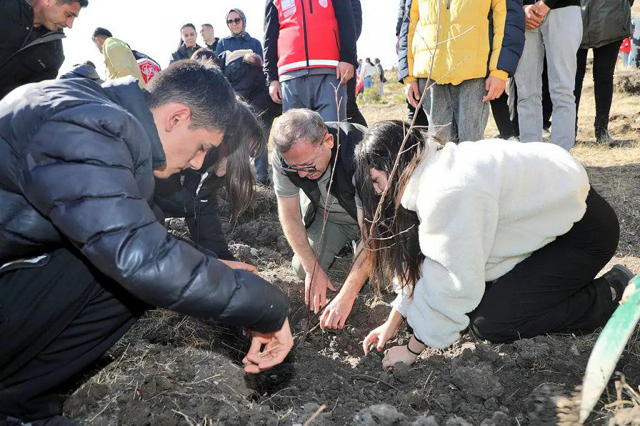 Kars'ta 11 Kasım Milli Ağaçlandırma Günü Etkinliği Düzenlendi