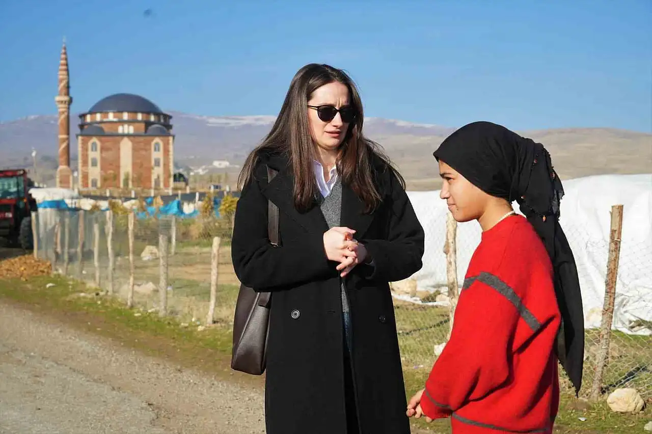 Öğretmenler, Köy Köy Dolaşarak Devamsız Öğrencileri Eğitime Kazandırıyor