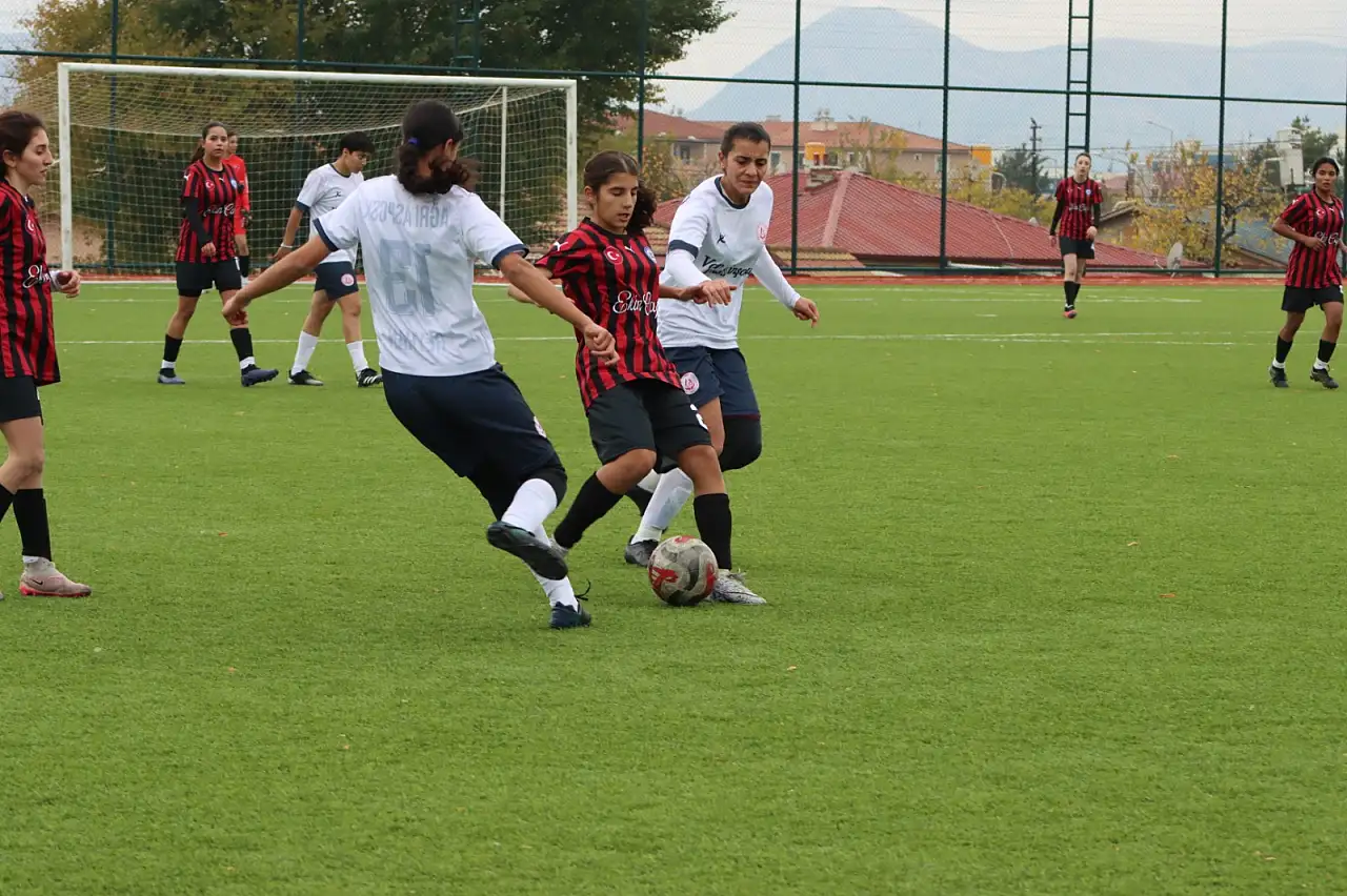 Zorluklar onları durdurmadı: Ağrı'nın güçlü kadınları Erzincan'da fark yarattı!