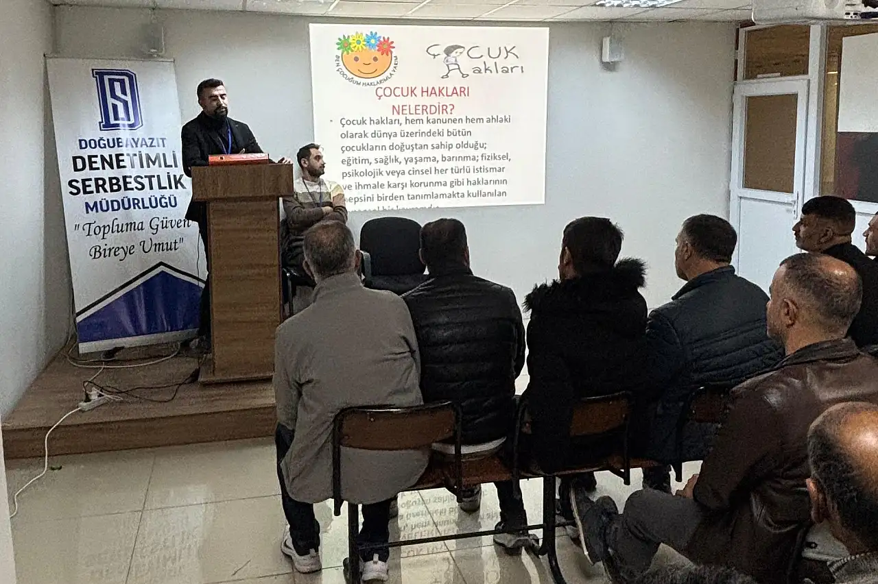 Doğubayazıt'ta yükümlülere çocuk hakları konusunda seminer verildi