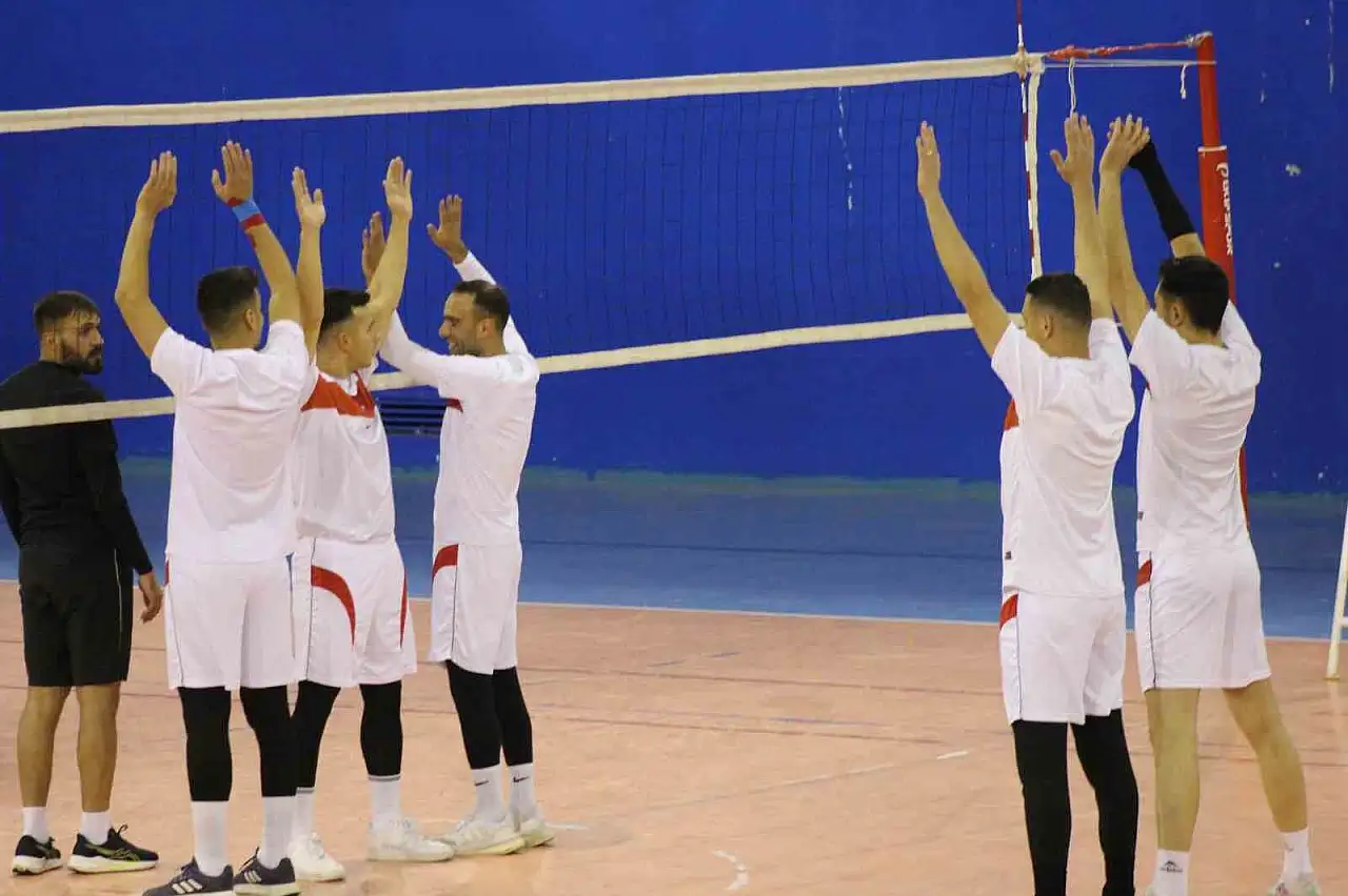 Sarıkamış'ta Jandarma, Voleybol Yarı Finalinde Kafkas Üniversitesi'ni 3-0 mağlup ederek finale yükseldi