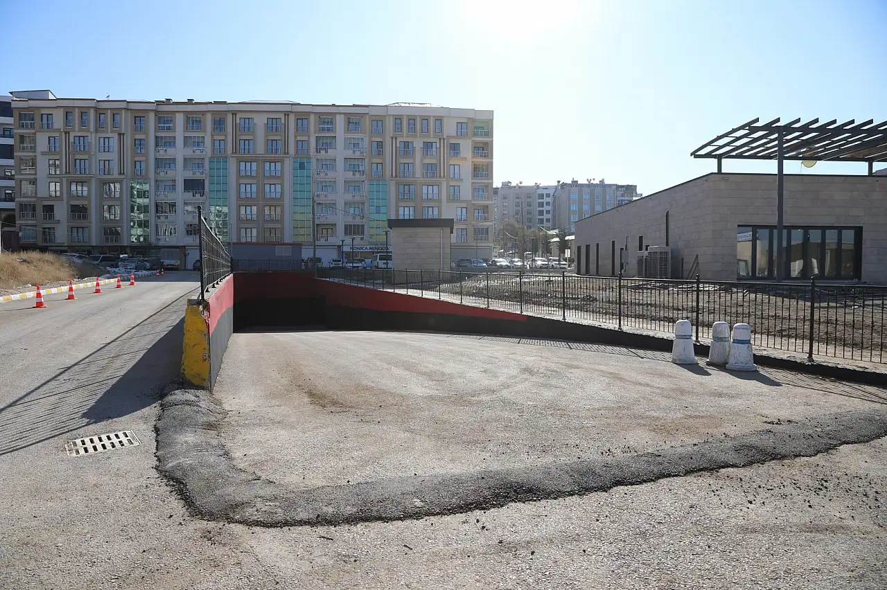 Beşyol Millet Bahçesi Kapalı Otoparkı Hizmete Açıldı