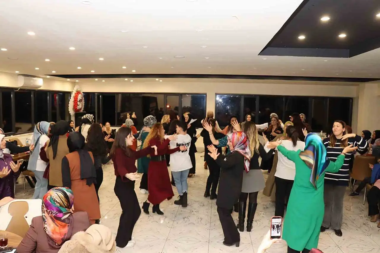 Oltu'da Kadınlar Matinası: Eğlence ve Dayanışma Dolu Unutulmaz Gece