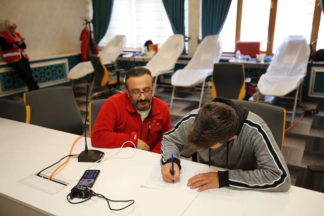 Erzurum Orman Bölge Müdürlüğü Personelinden Kızılay'a Anlamlı Destek