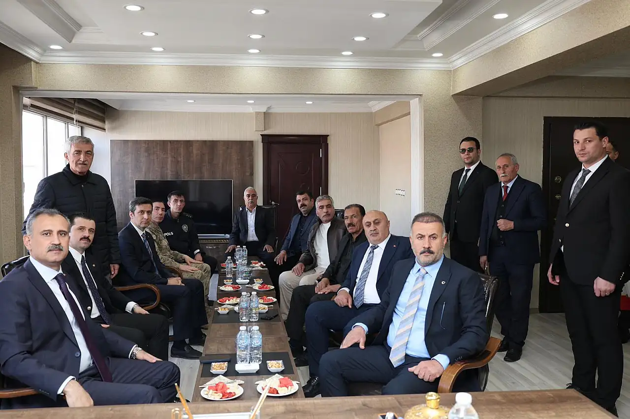 Vali Dr. Önder Bozkurt'tan Patnos Belediyesi'ne ziyaret