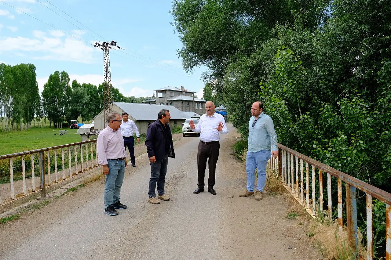 İl Özel İdaresi Genel Sekreteri Erhan Tenekeci Yukarıküpkıran Köyü'nde incelemelerde bulundu
