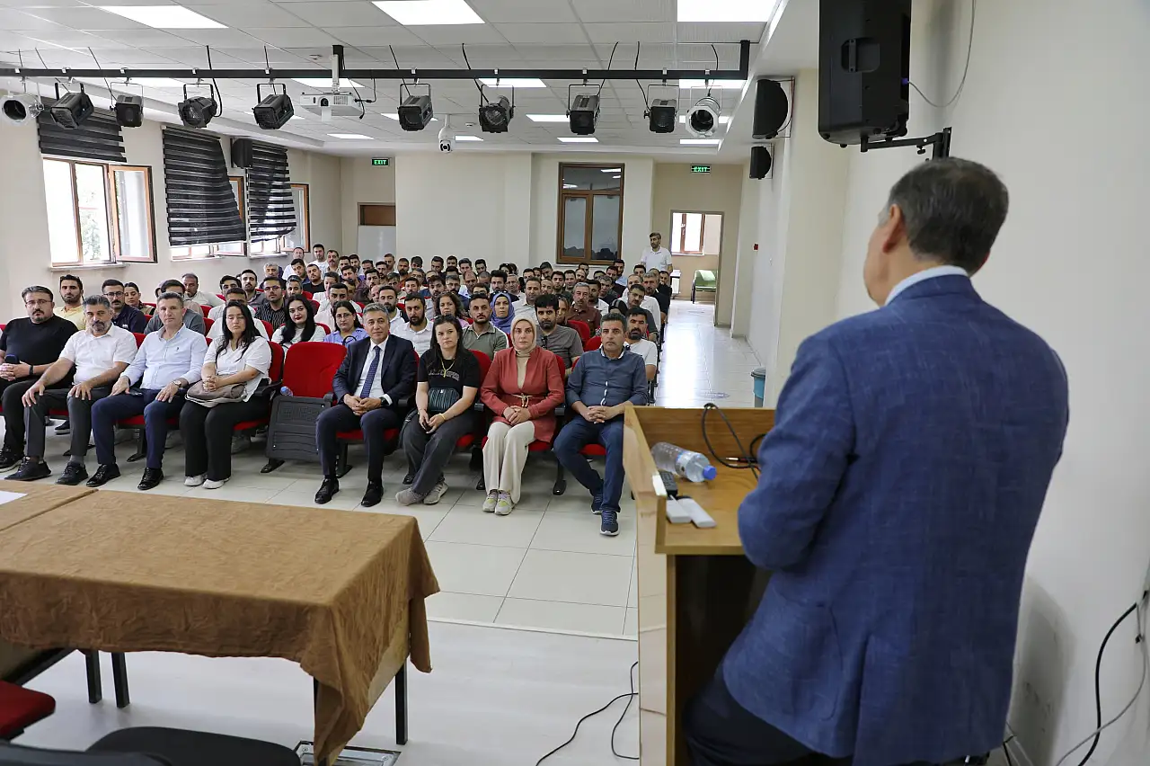 Ağrı'da okul yöneticisi adayları eğitim programında buluştu