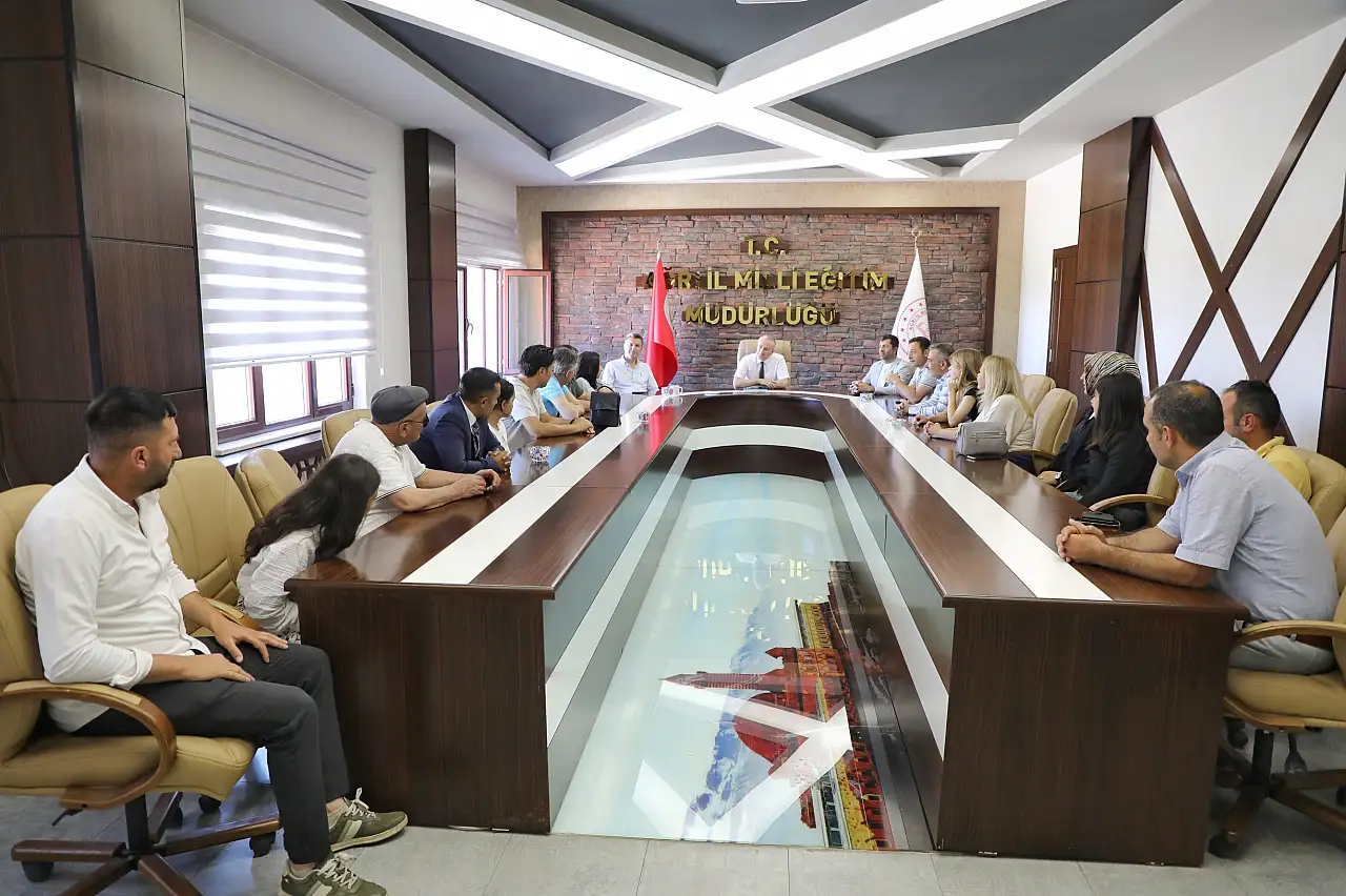 Ağrı'da 'Sağlıklı Nesil Sağlıklı Gelecek' yarışmasının kazananları ödüllerini aldı