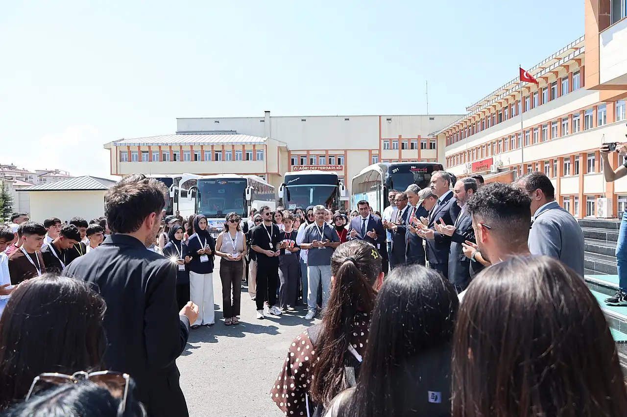 Ağrı'dan tarih yolculuğuna çıkan ikinci öğrenci kafilesi uğurlandı