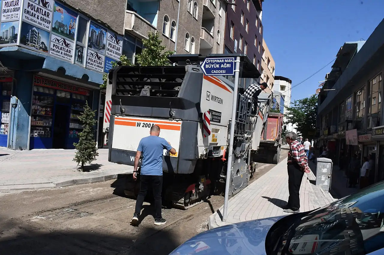 Doğubayazıt'ta asfalt mesaisi başladı