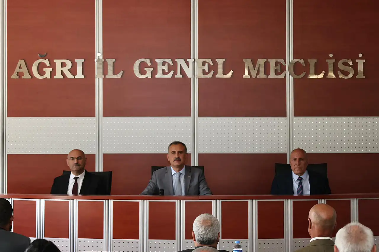 Vali Bozkurt, İl Genel Meclisi'nde yatırımları değerlendirdi