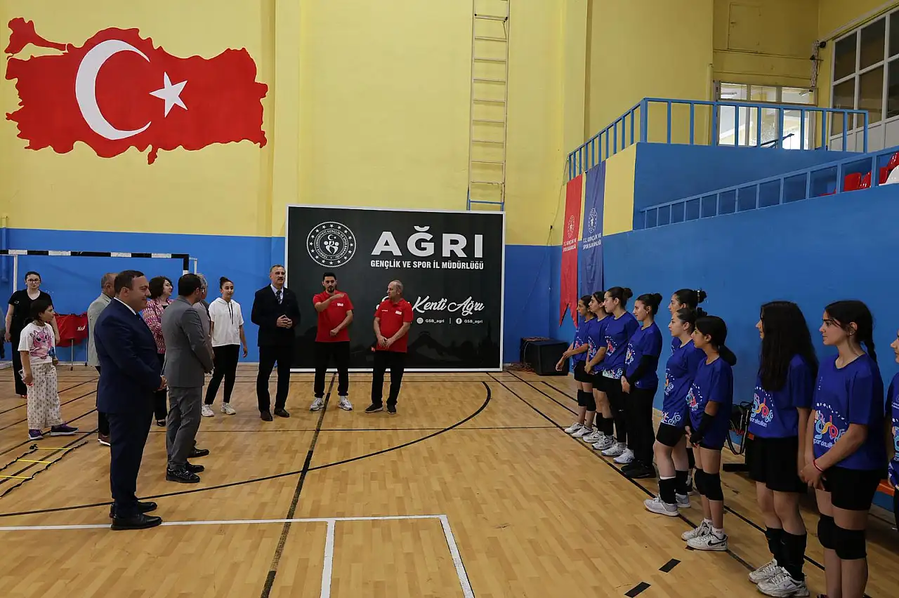 Vali Bozkurt Ağrı'nın spor geleceğini yakından takip ediyor