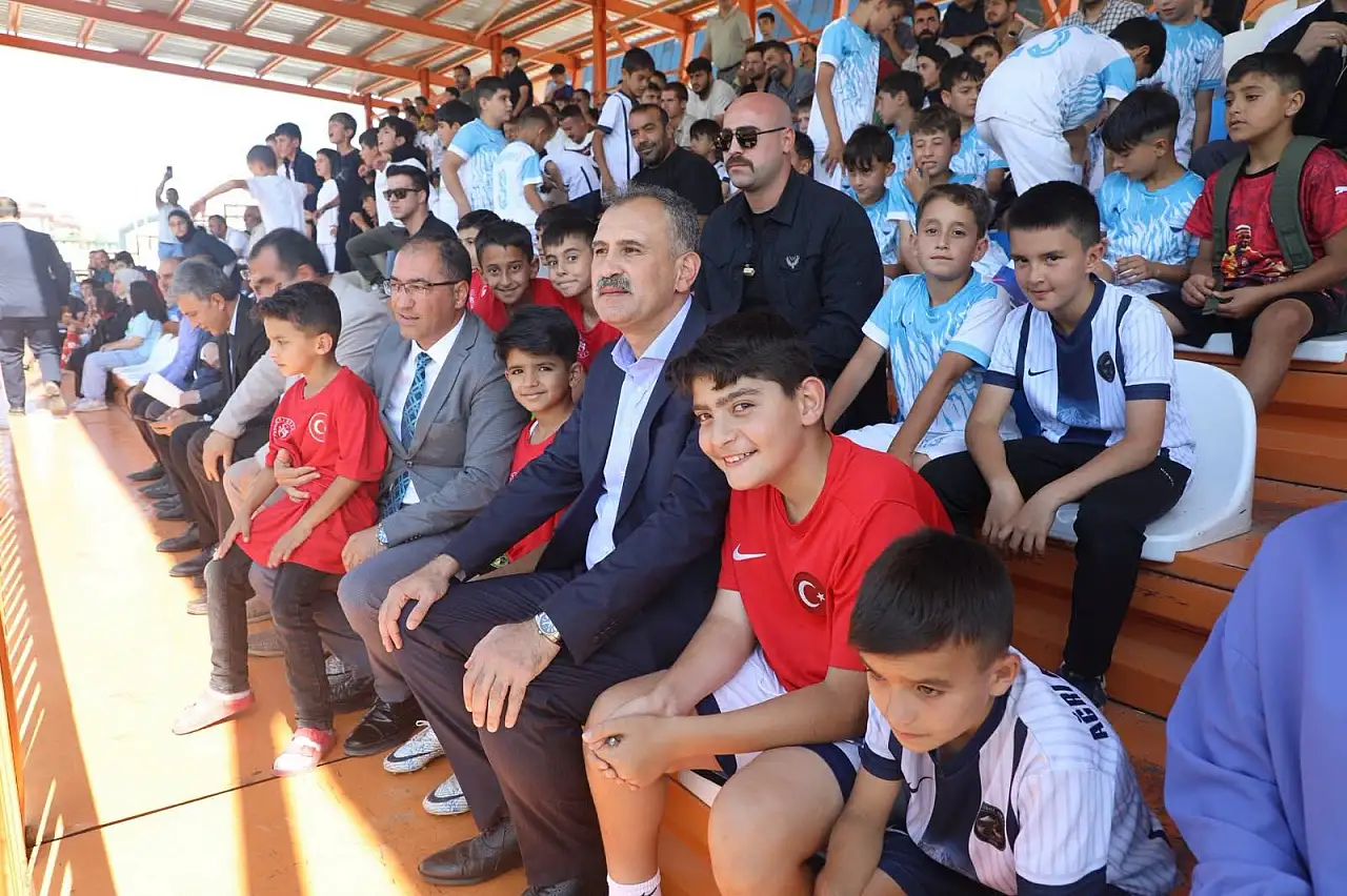 Ağrı'da geleceğin futbolcuları sahaya çıktı
